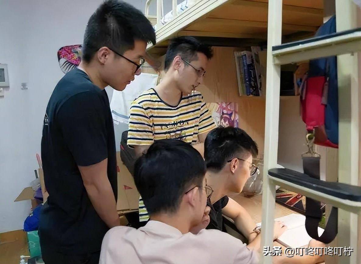 封校宿舍游戏攻略的简单介绍